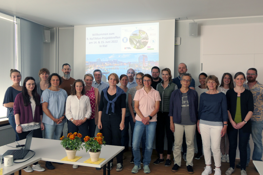 Gruppenbild vom NaTiMon-Team beim 9. Projektteffen im Juni 2022